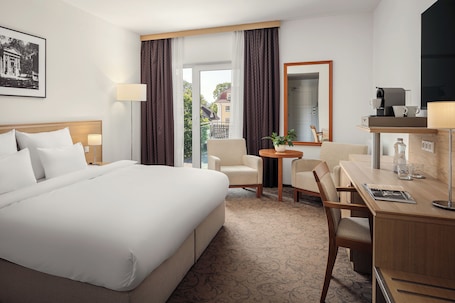 Ropa de cama hipoalergénica y minibar . Harvey Spa Hotel