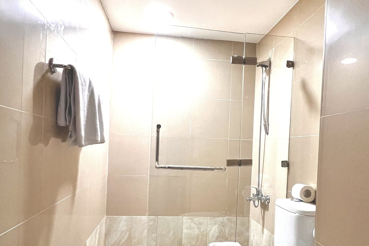Minibar, una scrivania, tende oscuranti, insonorizzazione