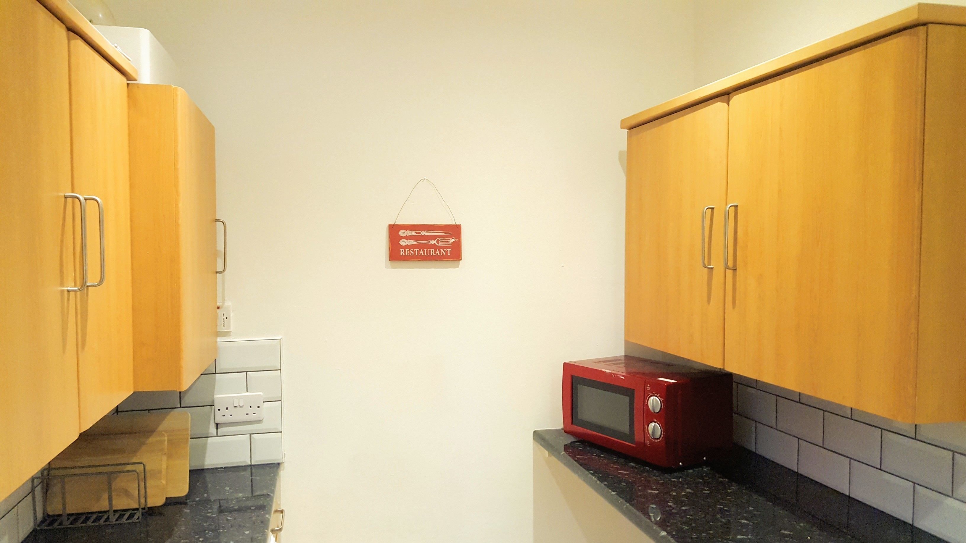 Coffee/tea maker, full-sized fridge, microwave, oven