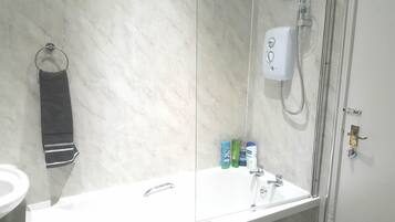 House, 2 Bedrooms, Non Smoking | Bathroom shower