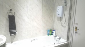 Rumah, 2 kamar tidur, Bebas Asap Rokok | Shower kamar mandi