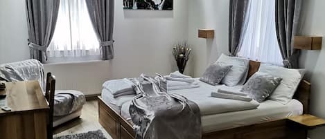 Habitación Deluxe, 1 cama Queen size, para no fumadores | Caja de seguridad en la habitación, escritorio y wifi gratis