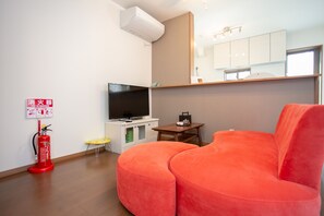 Living area - Kyoto Guesthouse Kyozui (Kyoto)
