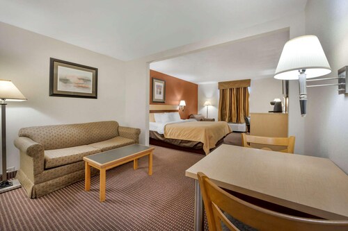 Surestay Best Western Obetz Rickenbacker Airport