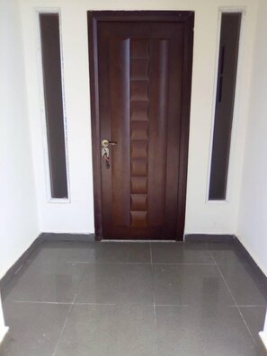 Pintu masuk hartanah