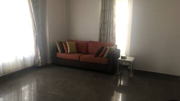House, 4 Bedrooms, Non Smoking | Living area