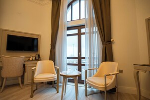 Deluxe Room, City View | In-room safe, blackout drapes, soundproofing, iron/ironing board