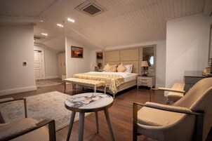 舒适客房, 1 张大床 | 客房内保险箱、遮光窗帘、隔音、熨斗/熨衣板