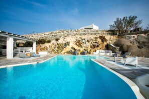Outdoor pool, sun loungers