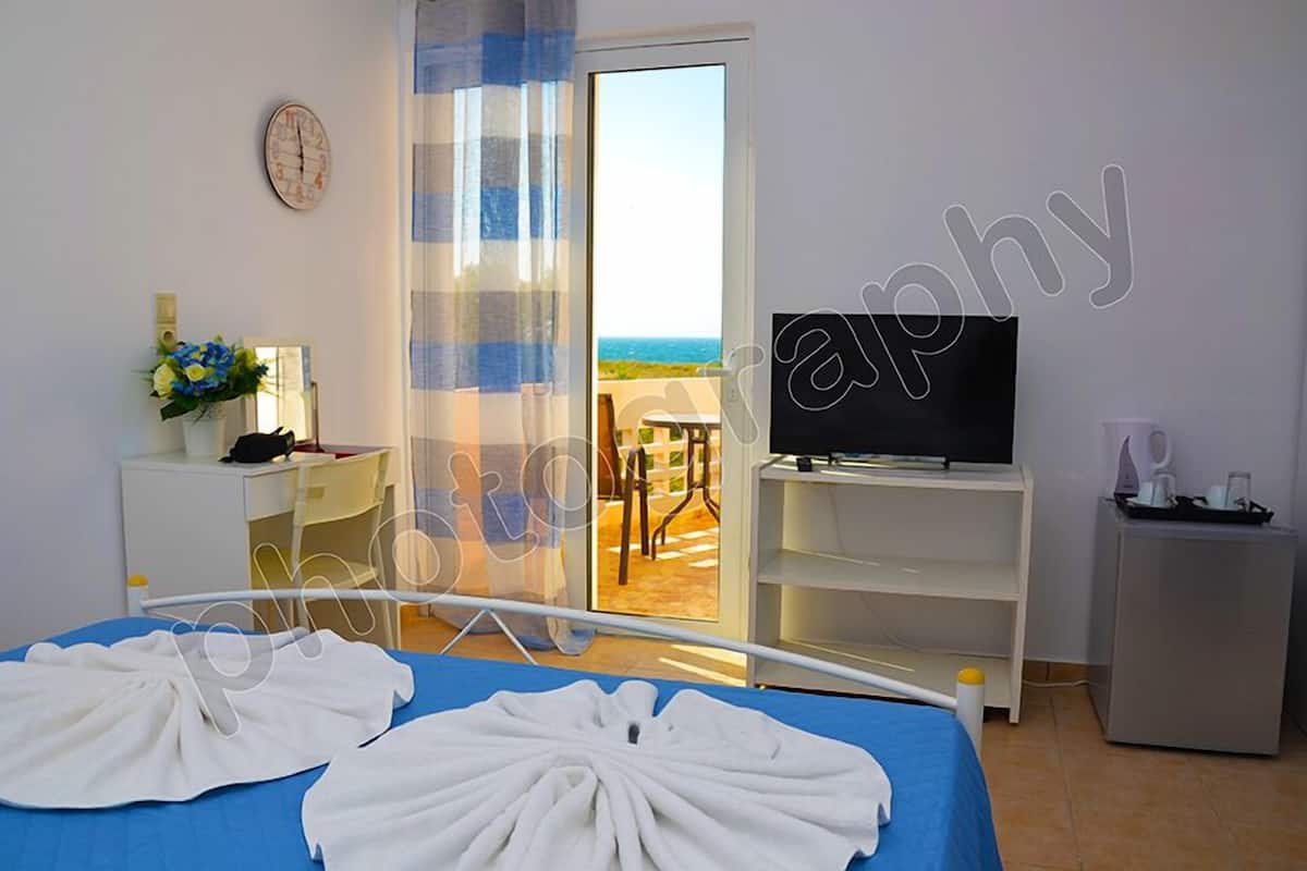 Studio | Free cribs/infant beds, free WiFi, bed sheets