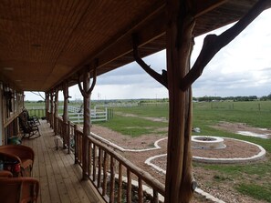 Porch - Stagecoach Cabins (Fayetteville)