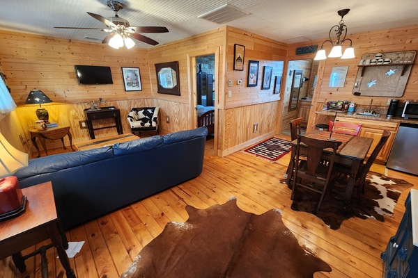 Round Top Cabin | Egyptian cotton sheets, down comforters, pillowtop beds