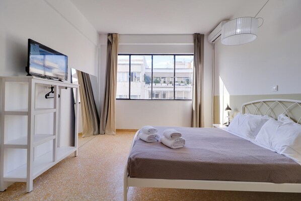 Cofres nos quartos, escrivaninha, quartos à prova de som