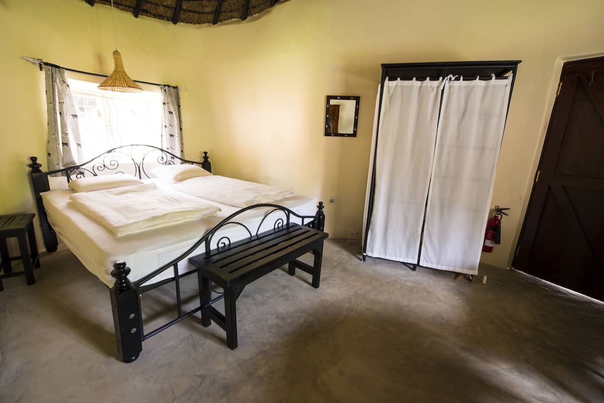 Desk, iron/ironing board, free WiFi, bed sheets