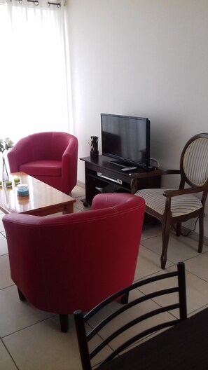 Family Apartment, Accessible, Sea View | Living area | 32-inch flat-screen TV with cable channels, TV, DVD player - Departamento Equipado Vista Al Mar (La Serena)
