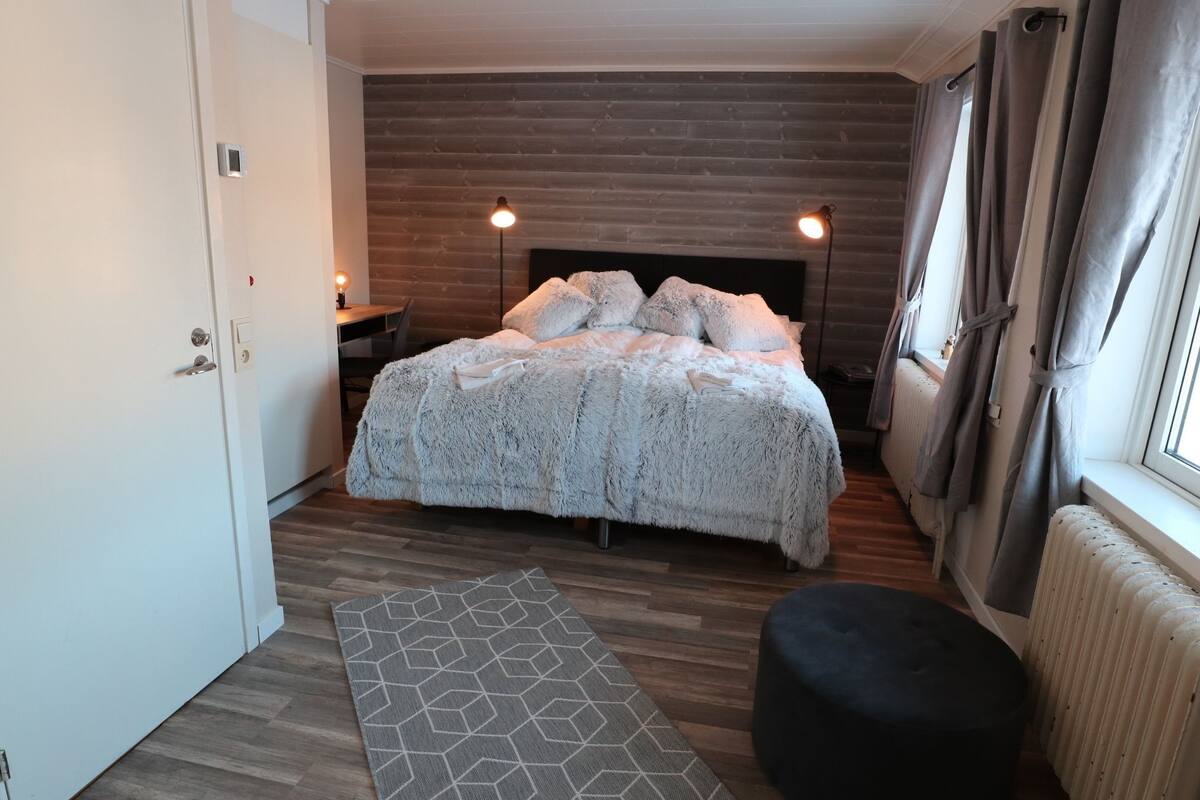 Premium bedding, down comforters, pillowtop beds, blackout drapes
