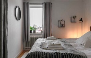 Basic Double Room | Premium bedding, down duvets, pillow-top beds, individually decorated - Brinkeboda Wärdshus (Morsil)