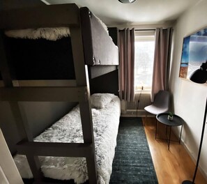 Basic Twin Room | Premium bedding, down duvets, pillow-top beds, individually decorated - Brinkeboda Wärdshus (Morsil)