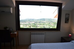 Comfort-Doppel- oder -Zweibettzimmer | Schreibtisch, kostenloses WLAN, Bettwäsche