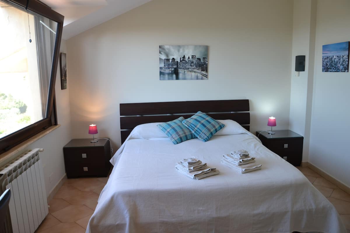 Comfort Double or Twin Room | Desk, free WiFi, bed sheets