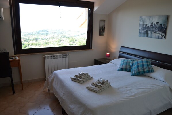 Comfort Double or Twin Room | Desk, free WiFi, bed sheets