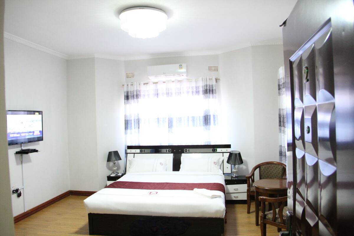 Standard Double Room | Minibar, in-room safe, desk, blackout curtains
