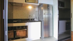 Business Apartment, 1 Katil Ratu (Queen), Non Smoking | Dapur peribadi