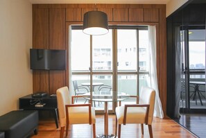 Apartamento Business, 1 cama de matrimonio, no fumadores | Restauración