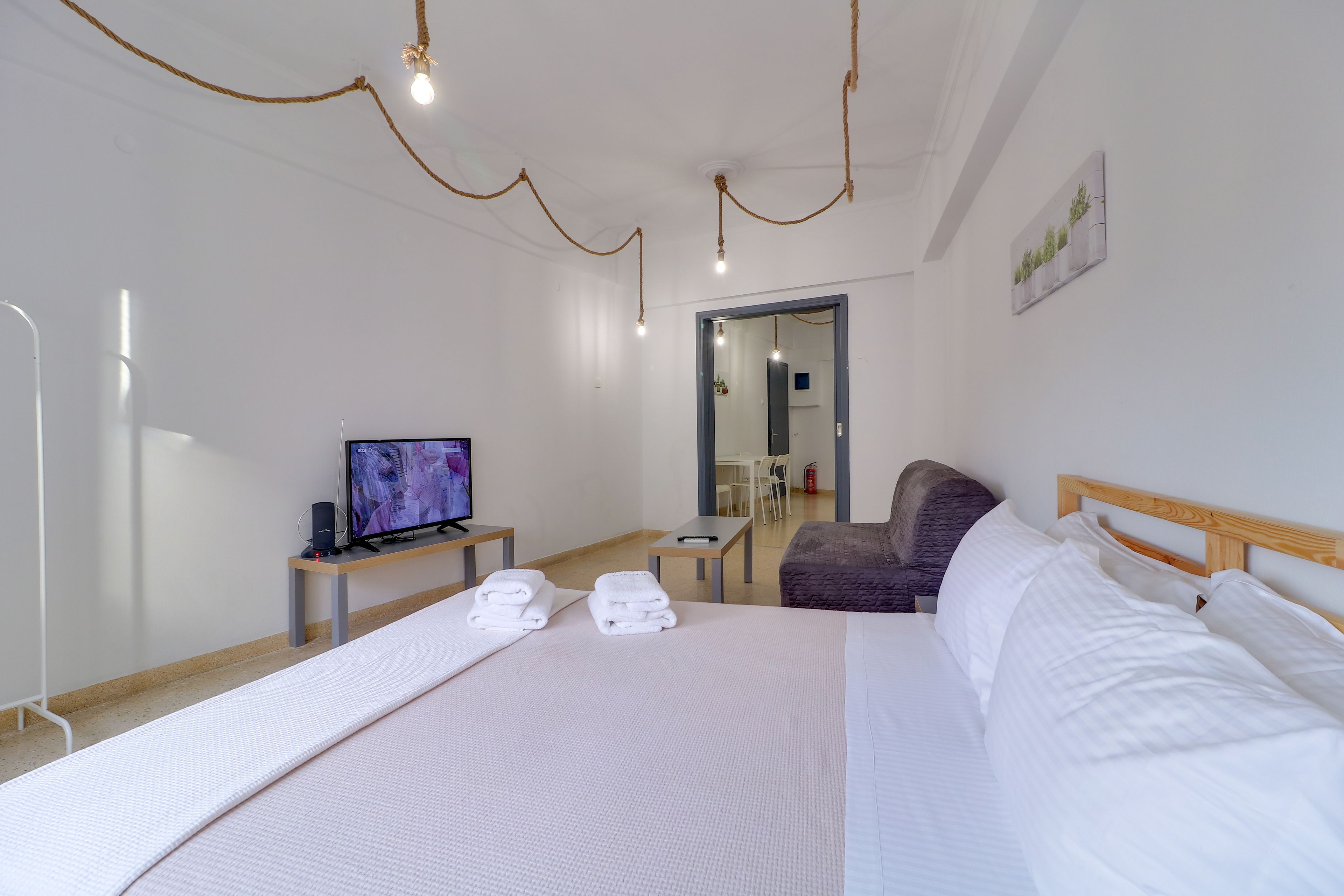 Lägenhet - 1 dubbelsäng med bäddsoffa | 1 sovrum, värdeförvaringsskåp på rummet, skrivbord och ljudisolering