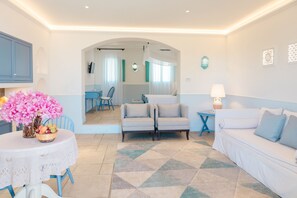 Minibar, in-room safe, desk, free cots/infant beds