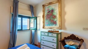 Apartment, 2 Bedrooms, Terrace, Sea View | Room amenity - Terrasse Sur Isola Bella (Taormina)