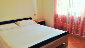 Apartamento, 1 quarto, terraço, vista para o mar | 1 quarto, cortinas blackout, roupa de cama