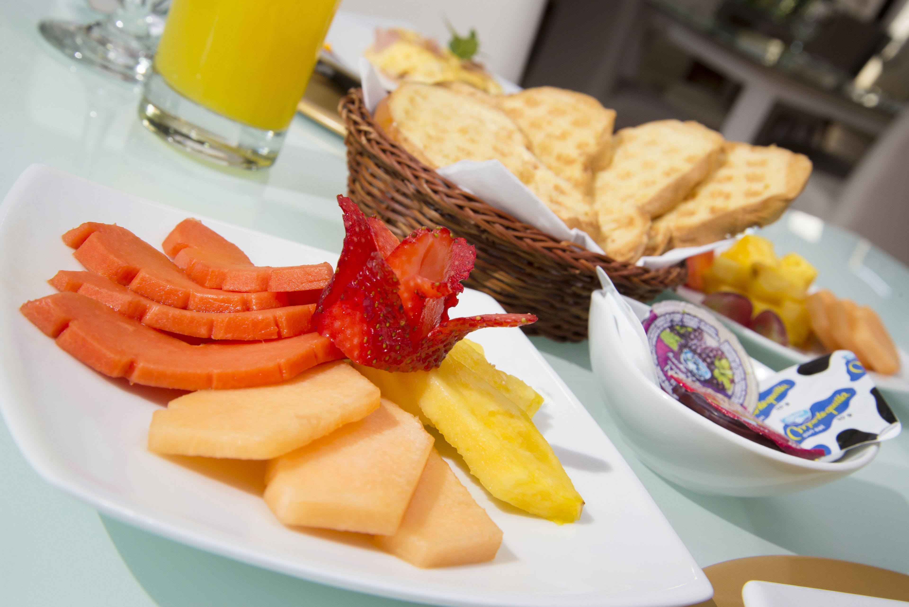 free daily full breakfast