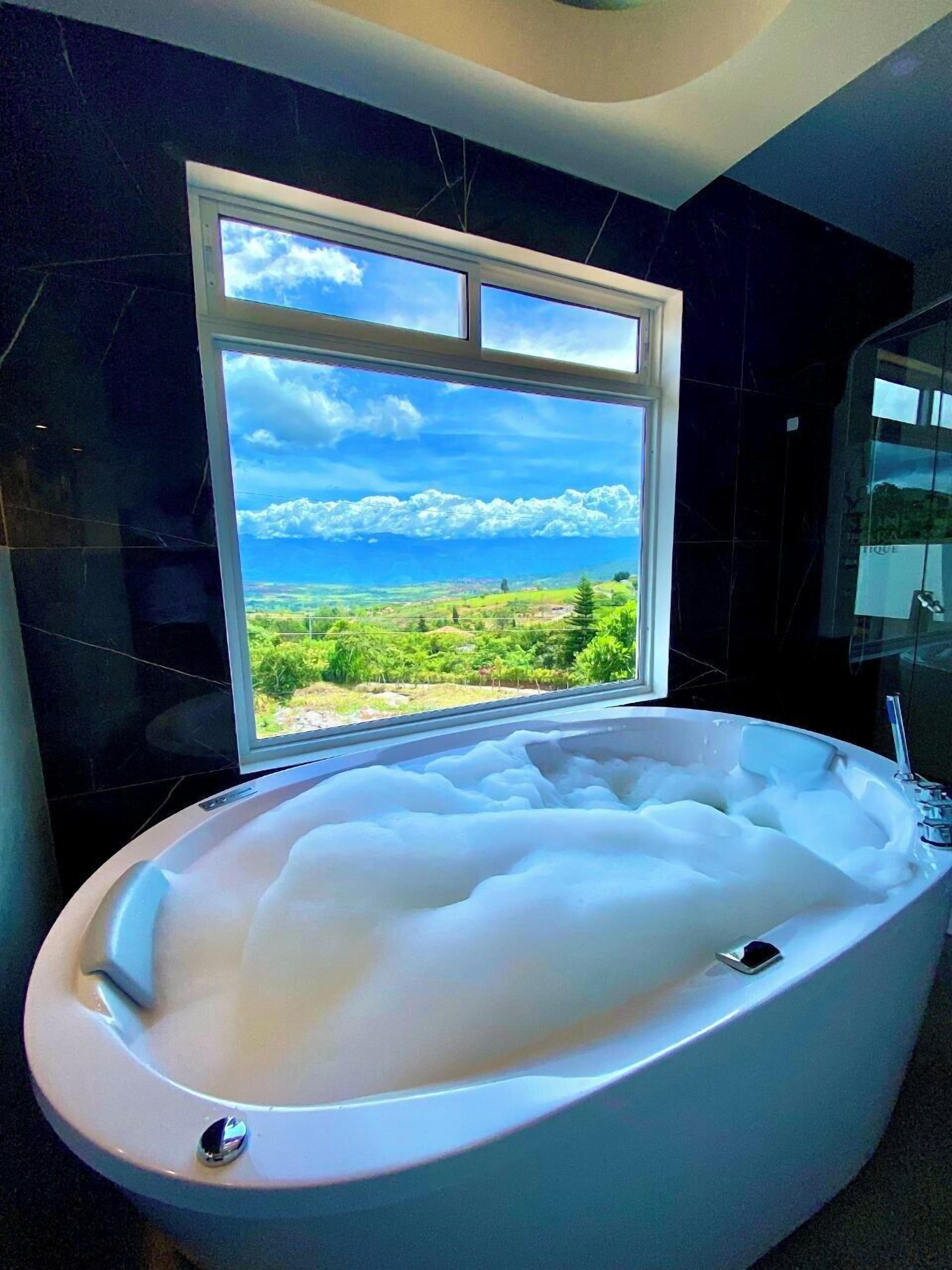 deluxe studio suite, 1 bedroom, non smoking, mountain view | bathroom | free toiletries, towels, soap, shampoo