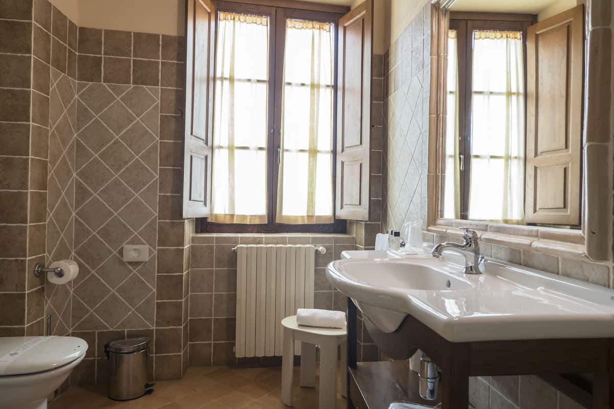 comfort triple room | bathroom | shower, rainfall showerhead, free toiletries, hair dryer