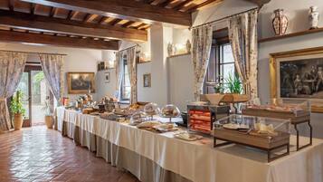 Colazione a buffet inclusa, servita tutte le mattine