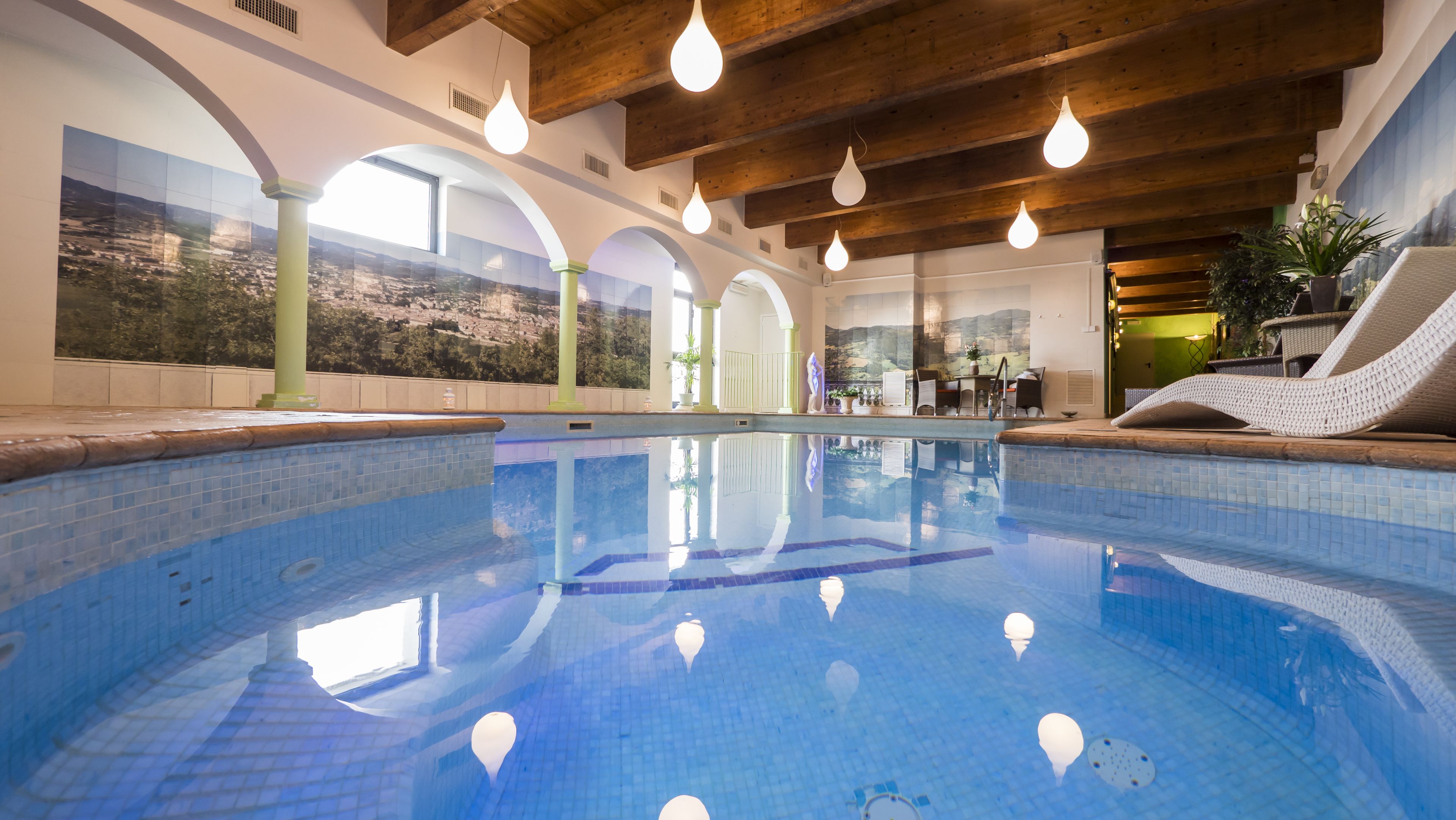 seasonal outdoor pool, open 9:30 am to 8:00 pm, pool loungers