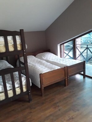1 phòng ngủ, bộ đồ giường kháng dị ứng, bàn, phòng cách âm