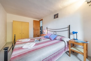 Apartment, 1 Bedroom | 1 bedroom, cribs/infant beds, WiFi