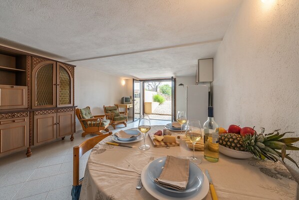 Appartement, 1 chambre | Repas dans la chambre