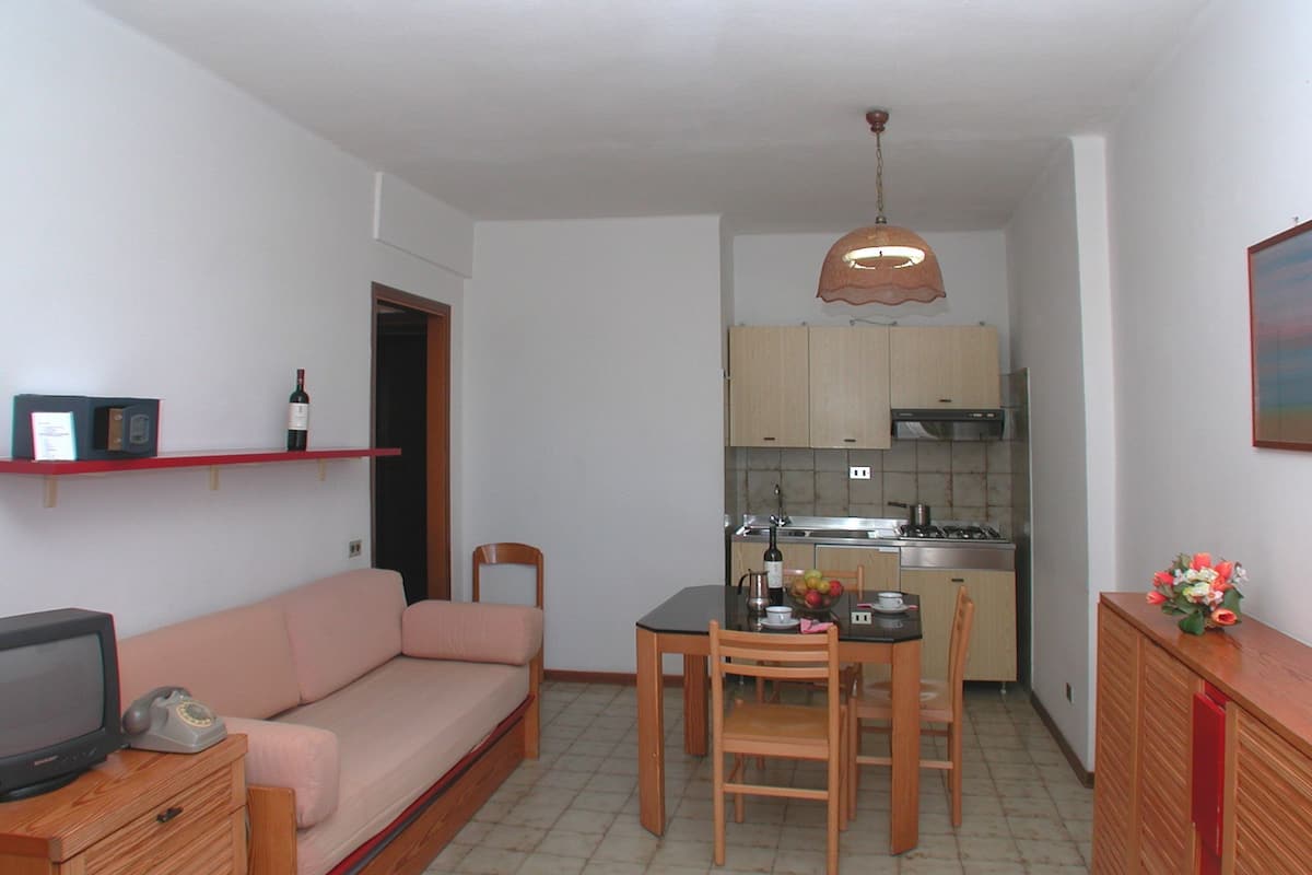 Studio, Sea View | In-room safe, bed sheets