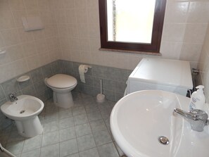 Apartment, 2 Bedrooms | Bathroom