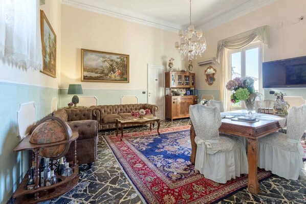 Flat-screen TV - Palazzo Giovanni Bed and Breakfast (Acireale)