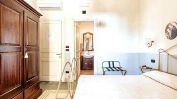 Free cribs/infant beds, bed sheets