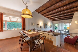 Villa, 3 Bedrooms | In-room dining