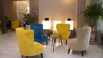 Coin salon dans le hall