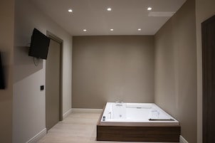 Egyptian cotton sheets, premium bedding, down duvets, minibar