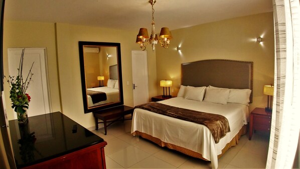 Deluxe Single Room, 1 King Bed, Non Smoking | Tempur-Pedic beds, minibar, individually furnished, desk - Hotel del Angel (Guadalajara)