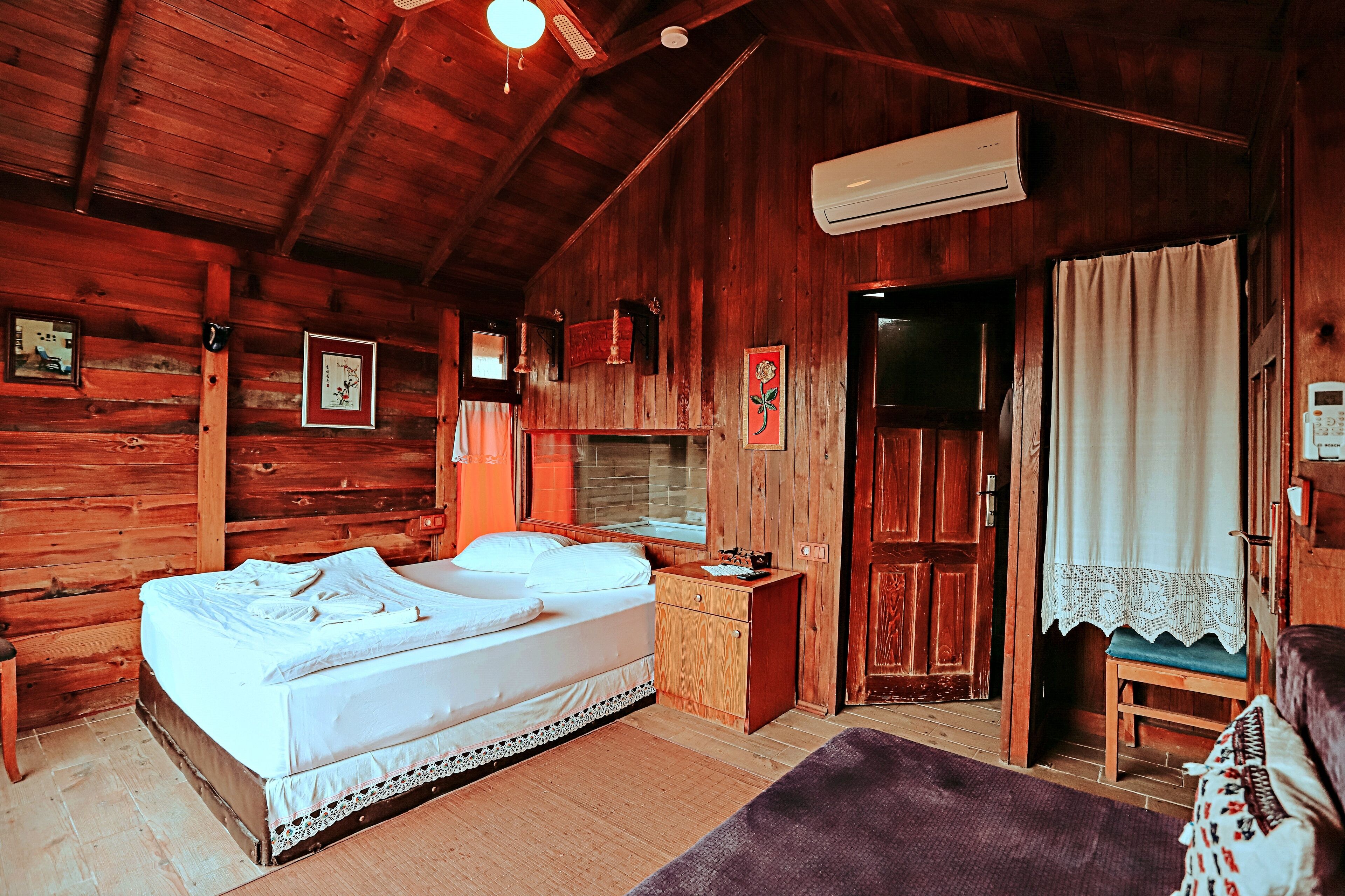 panoramic tree house | 1 bedroom, blackout curtains, bed sheets, wheelchair access