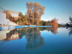Seasonal outdoor pool, open 9:00 AM to 11:30 PM, pool umbrellas - Godence Hotel Restoran (Seferihisar)